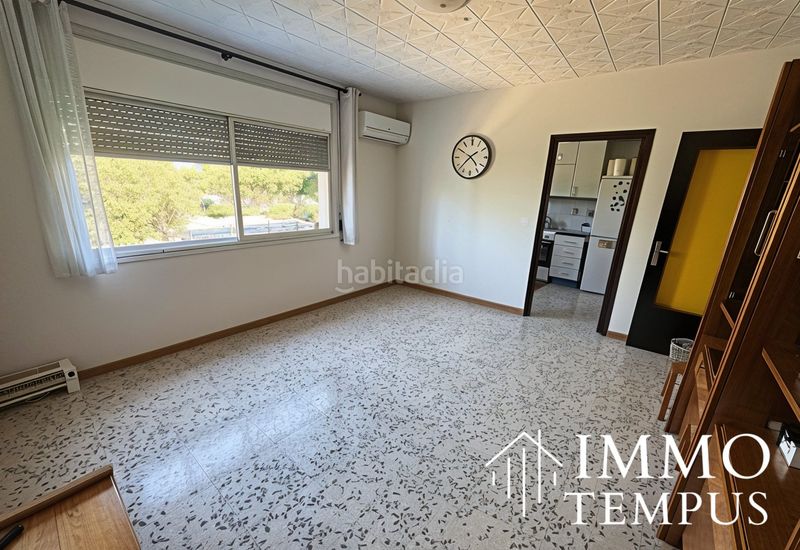 Foto 4fcf23aa-ce64-471a-aa0a-1438ad2e3b55. Casa amb xemeneia aparcament a Egara Terrassa
