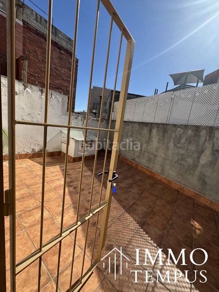 Foto b8de651f-30c8-4889-b40b-1cf876bf6fe9. Casa amb xemeneia aparcament a Egara Terrassa