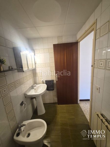 Foto 6a09e388-203c-4535-b4af-ab76e87b703e. Pis amb xemeneia aparcament a Nucli Urbà Esparreguera