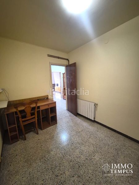 Foto cb98657d-6935-4a9a-9d96-ce6db95446f0. Pis amb xemeneia aparcament a Nucli Urbà Esparreguera