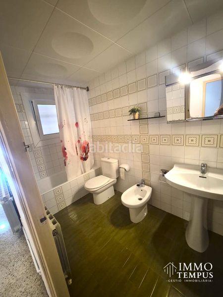 Foto e1f93a5e-cbf9-4344-8ac0-260254e4e9df. Pis amb xemeneia aparcament a Nucli Urbà Esparreguera