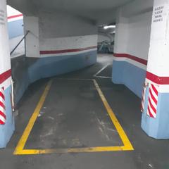 Miete Autoparkplatz in Carrer de casp 104. Coche mediano, 110,00€/mes c/. casp 104 telf. 646008012