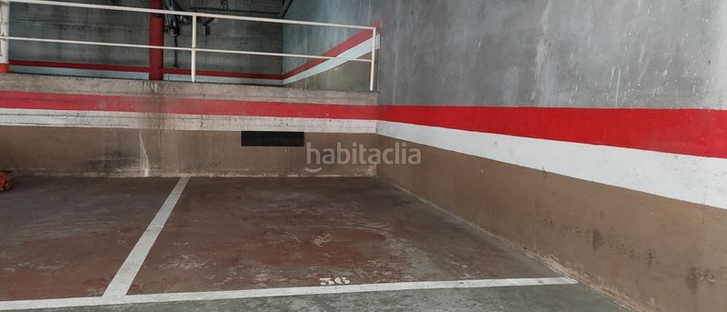 Foto bfb6ff24-be11-41b0-94ed-f89078c58dd0. Aparcament cotxe a carrer de la mare de déu del coll 25 a Barcelona