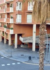 Autoparkplatz in Carrer de los castillejos 417. Parking doble buen acceso y situaci�n