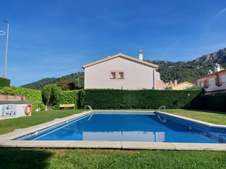 Casa aparellada a Carrer marcel·lí audivert 18. Casa reformada, ideal familia con hijos.