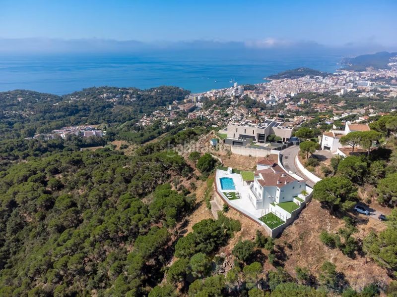 Foto 1be2cbf2-727f-43f9-8c23-336df8e17155. Casa amb aparcament a Roca Grossa Lloret de Mar