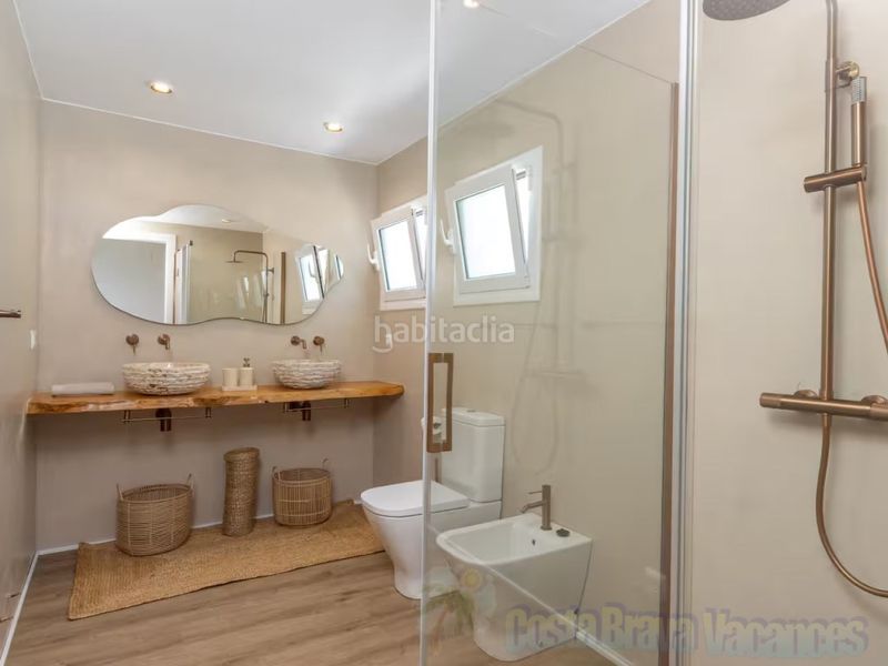 Foto 5c3c05df-6899-465e-9465-2295a95586d6. Casa amb aparcament a Roca Grossa Lloret de Mar