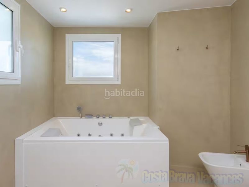 Foto b0d3d73e-59de-49d2-b370-19f58f40ed62. Casa amb aparcament a Roca Grossa Lloret de Mar