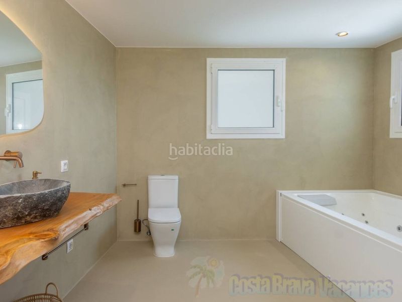 Foto b88c8a08-70c9-4221-ae86-8bf5ac900609. Casa amb aparcament a Roca Grossa Lloret de Mar