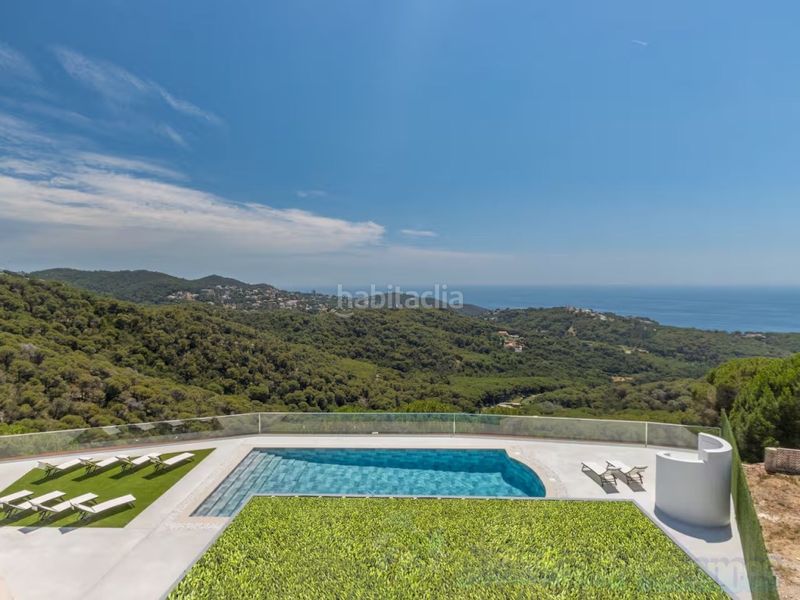 Foto feb6ddfe-8916-43f8-a88d-e0333553e565. Casa amb aparcament a Roca Grossa Lloret de Mar