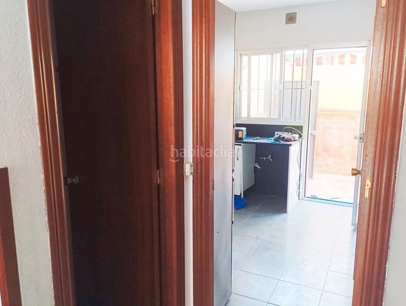 Foto ef65490e-7cd7-4409-a553-bdc52a8a6baa. Semi detached house in calle fernando martín 2 in Guillena