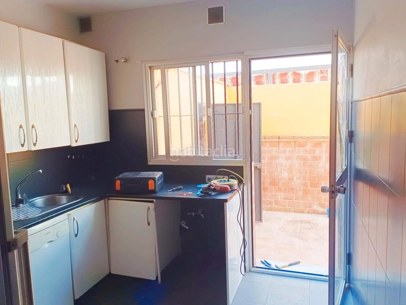 Foto f7986356-ebe4-43bf-a883-9fbadf4aadac. Semi detached house in calle fernando martín 2 in Guillena