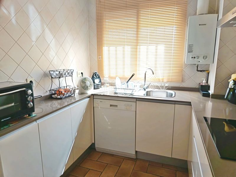 Foto c69b8c26-200f-4443-a958-462c3395fd9b. Pis amb aparcament a colores - entreparques Sevilla