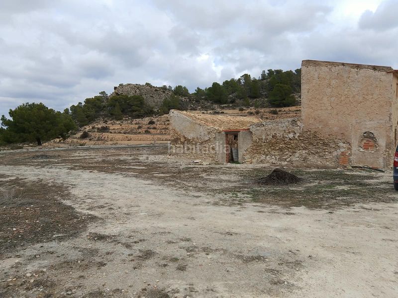 Foto 51f19955-6295-4999-b8d2-98ebc8af0aa3. Casale con parcheggio in Tibi