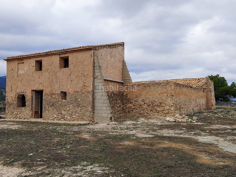 Foto e6618bad-b694-46c9-a329-e5bd6599287f. Casale con parcheggio in Tibi