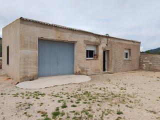 Masia  Carrer ramon llull. Casa rustica con terreno de 10.000 m2 en onil