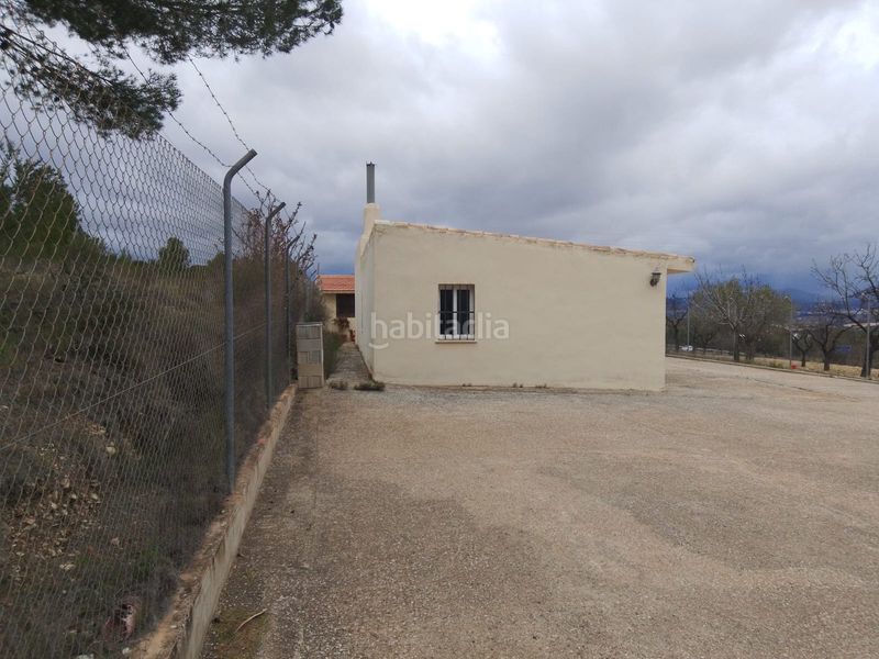 Foto 0cf729c0-9dab-4051-84dc-3d35041b12c4. Xalet amb xemeneia aparcament a Tibi