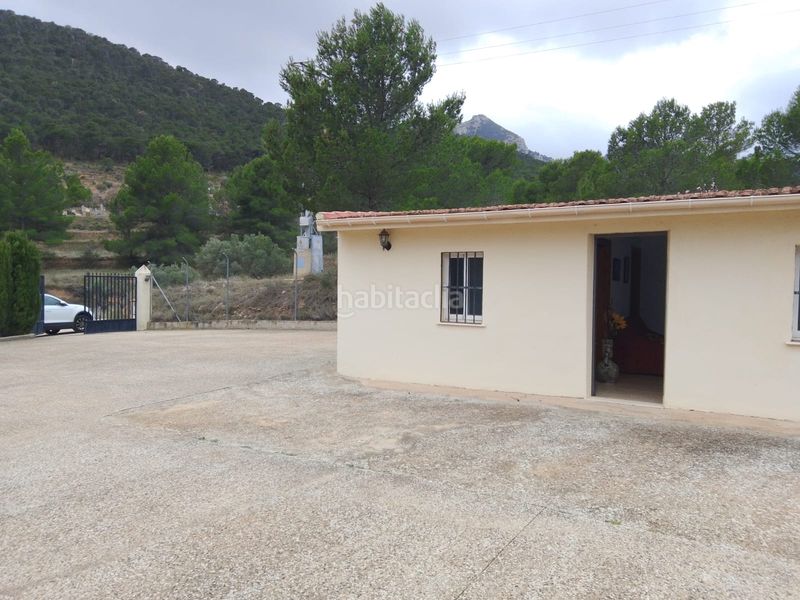 Foto 1198c346-68e4-4a93-a633-25313dade944. Xalet amb xemeneia aparcament a Tibi