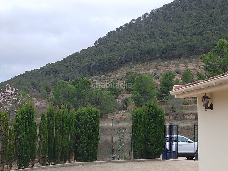 Foto 6613b358-0d3f-44c5-b4cc-0256847a29e8. Xalet amb xemeneia aparcament a Tibi