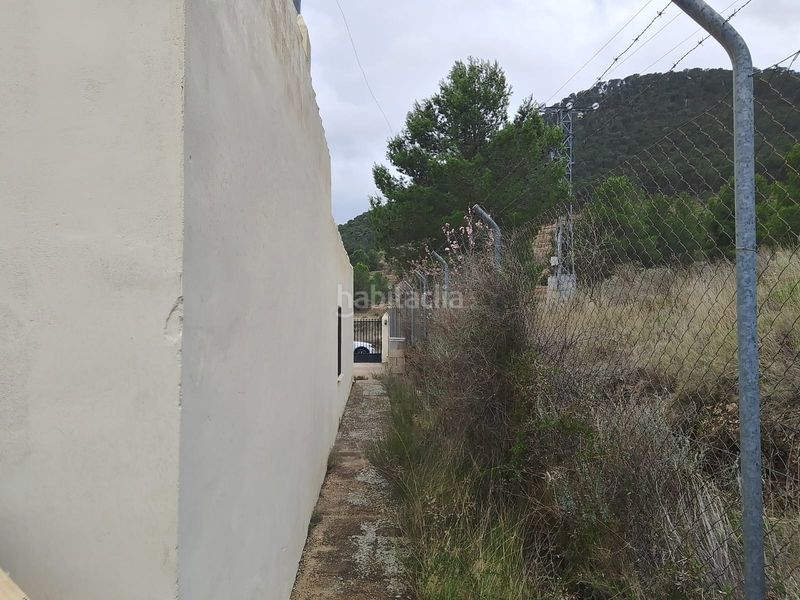 Foto b853ee6d-67c7-4fa1-b3ec-2b9be3344c66. Xalet amb xemeneia aparcament a Tibi