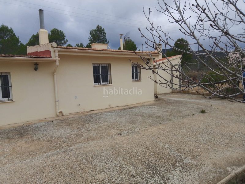 Foto f3495dab-ffc1-4a94-ad22-dbce5f7cf885. Xalet amb xemeneia aparcament a Tibi