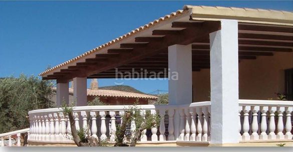 Foto 3aa4bc66-da7f-411b-8959-634b17ef003c. Xalet amb xemeneia aparcament piscina a Onil