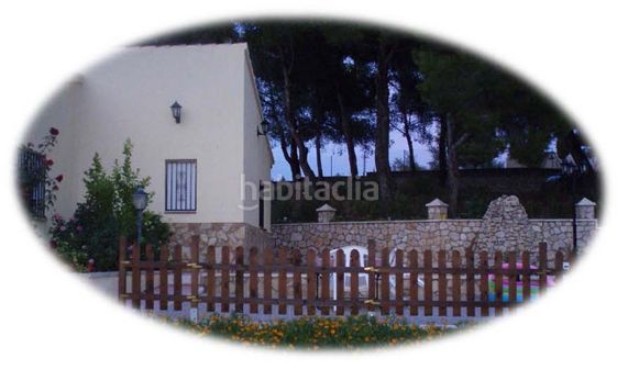 Foto b6feb41c-feb8-4f09-b54d-74544138c47c. Xalet amb xemeneia aparcament piscina a Onil