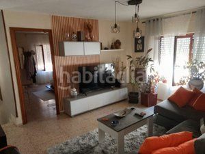 Foto aa00237c-2c68-47c9-b3be-afb542c0fd18. Masia amb xemeneia a Castalla