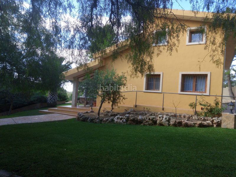 Foto a6edc36f-0c8e-4e29-85c4-b43ffc4de5c6. Xalet amb xemeneia aparcament piscina a Tibi
