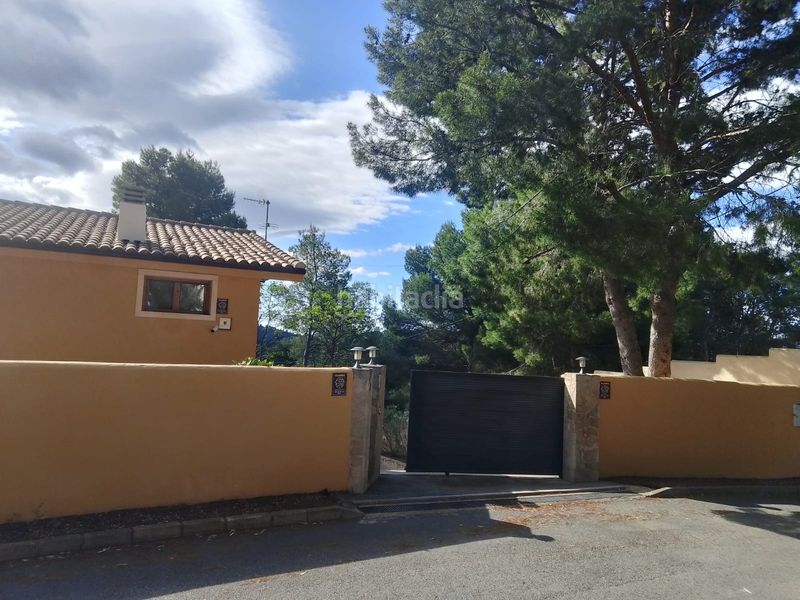 Foto fec5cd10-2451-4886-b27b-7be8447a5787. Xalet amb xemeneia aparcament piscina a Tibi