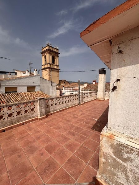 Foto 5ae3d1ad-7be6-4b61-9151-62b809840b8d. Masía vivenda luminosa a tres calles con parking privado en Tibi
