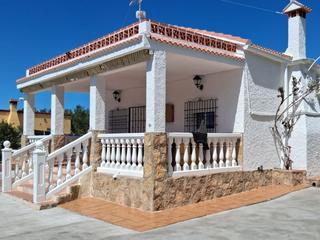 Casa a Corralet-Bonanza-Tres Rutas. Chalet de una planta con piscina en náquera