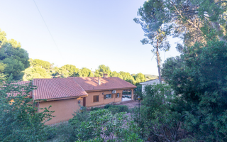 Haus in Corral Nou-Montros-Estepar. Gran chalet de 8 habitaciones, pista de tenis en náquera