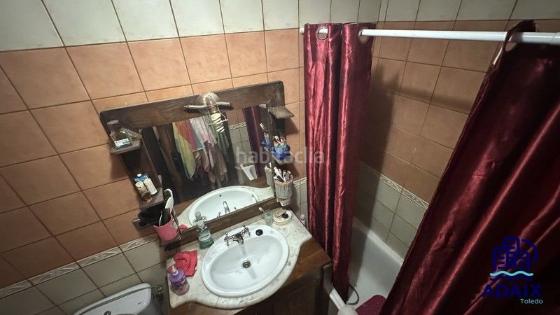 Foto ed50a51b-1707-4455-8945-8680f36a70a5. Casa amb aparcament a Navahermosa