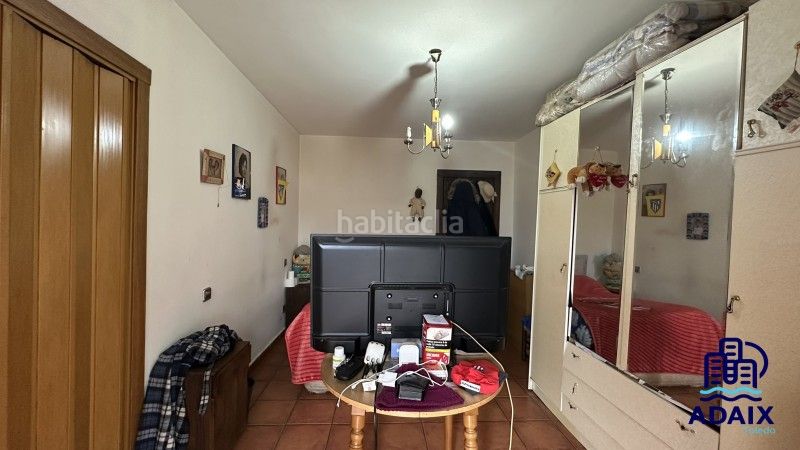 Foto f6a714a2-6657-471e-be12-2fd41021a2a0. Casa amb aparcament a Navahermosa