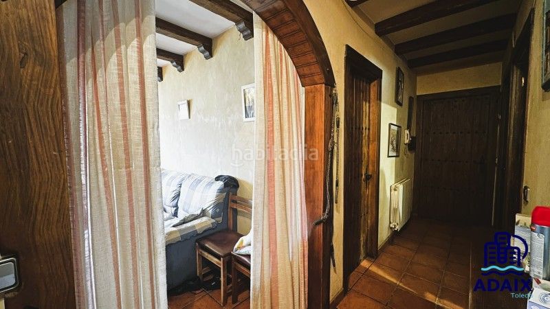 Foto f930fa3d-ffef-4059-a0b9-fbf43f130849. Casa amb aparcament a Navahermosa