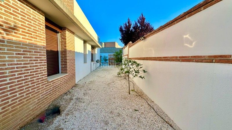 Foto 3cfc025b-4495-4c42-aac6-53d05855e9b1. Miete haus mit heizung parking pool in Argés