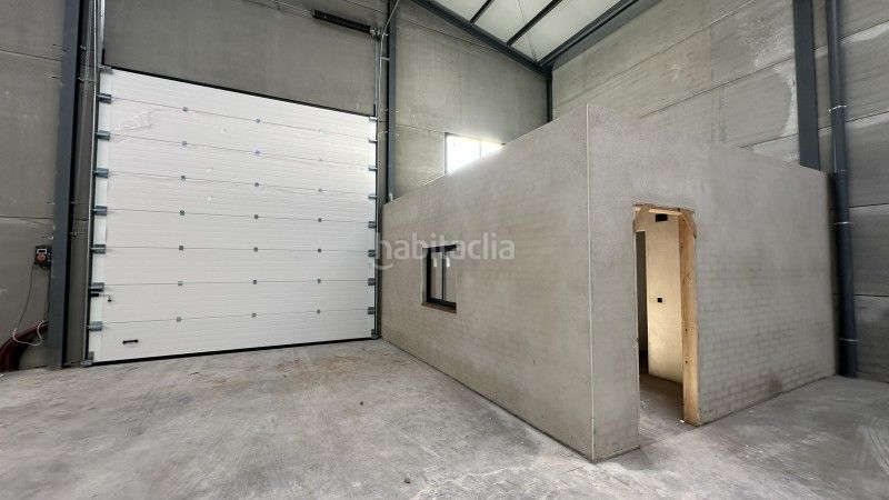 Foto ea0cb667-acbc-40dd-95a9-6154f766b687. Location bâtiment à usage industriel dans calle comercio 5 dans Fuensalida