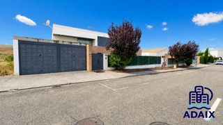 House in Layos. Casa en venta en  layos, toledo