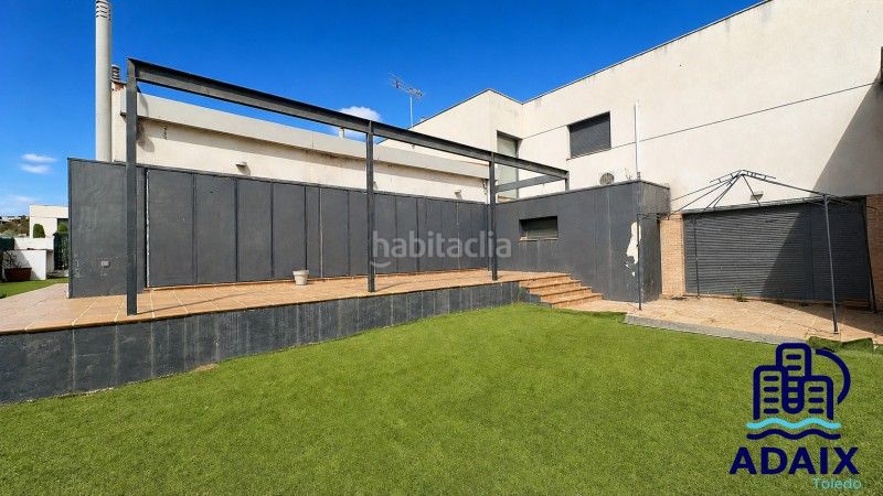 Foto 9e4de581-8a35-4a36-a46c-75b4932a21d9. Casa con riscaldamento parcheggio piscina in Layos