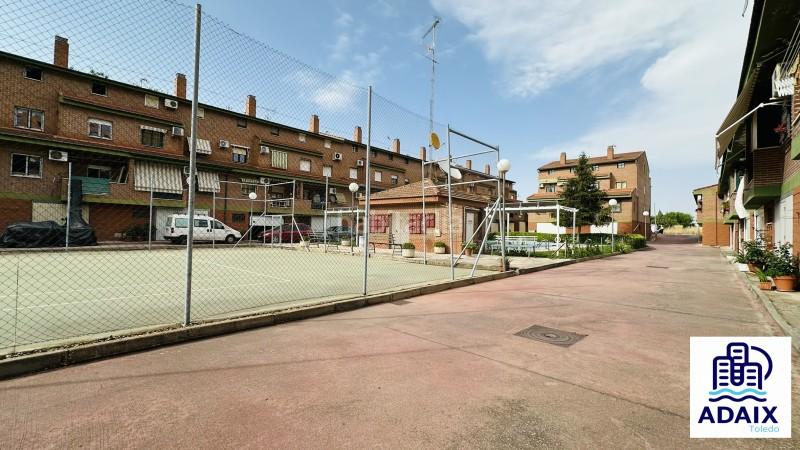 Foto 7df1cc33-2447-47e6-8142-a2b2b6c8479b. Semi detached house with heating parking pool in Santa María de Benquerencia Toledo