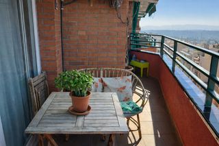 Appartamento  Avinguda francesc macià. Piso en el centro   muy luminoso de de 4 habitaciones con balcón