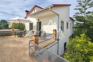 Casa  Carrer santa creu de creixà. Chalet en can canals con jardín.