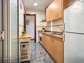 Planta baja  Carrer rosselló. Planta baja de 3 habitaciones con patio interior