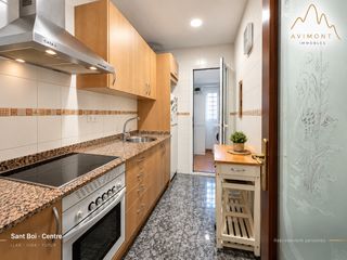 Ground floor  Carrer rosselló. Planta baja de 3 habitaciones con patio interior