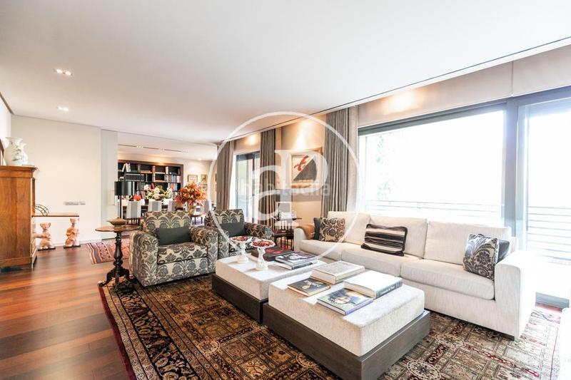 Foto d0b84255-32c4-41d2-9e7b-7894a198c5f5. Pis amb calefacció aparcament piscina a Sant Gervasi - Bonanova Barcelona