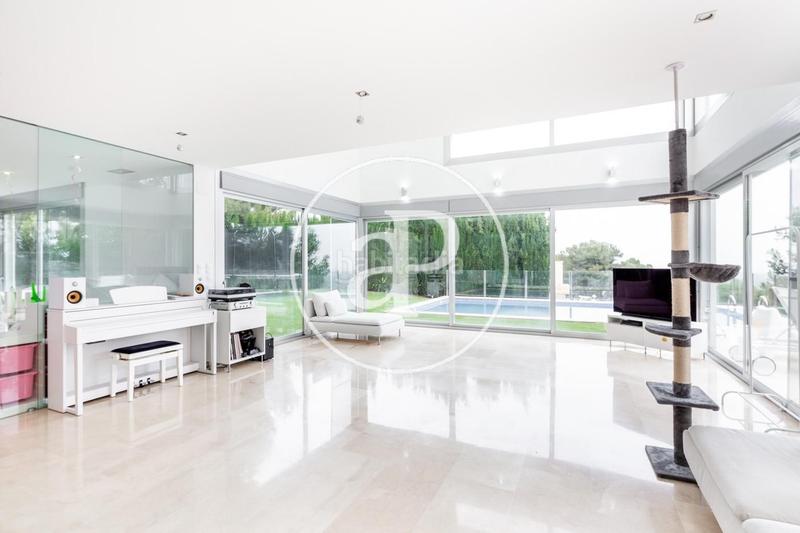 Foto ba924416-6cb5-48aa-b82a-455c3753a7d9. House with heating parking pool in El Bosque Chiva
