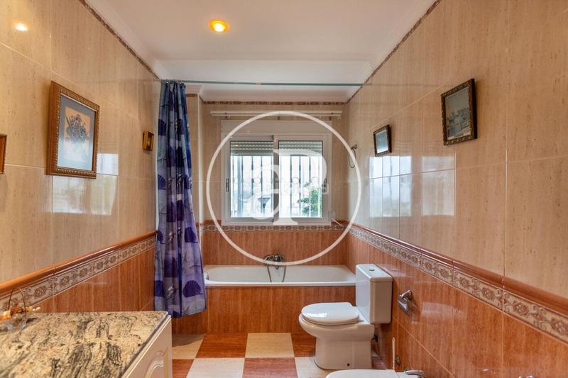 Foto 169d5380-86e4-4ddc-abea-4d7305ddf074. Casa con parcheggio piscina in Turís