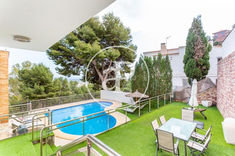 Foto 4f8abc3a-b81d-4834-b427-54f6b431c6b3. Casa amb calefacció aparcament piscina a Centro-El Castillo Sagunt