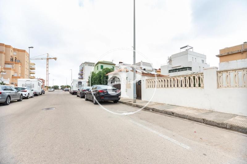 Foto a40a81a8-a1eb-4bdd-b5bb-da19ffc66d23. Terreny residencial a Oliva playa Oliva